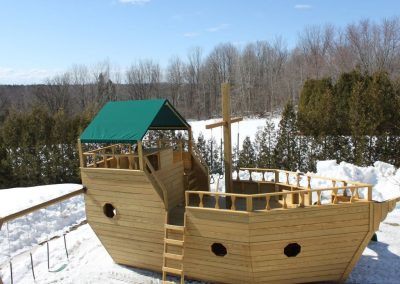 Boat Playground for kids - multy family resort in Ontario - shows playboat with kids playing in winter time pic 3